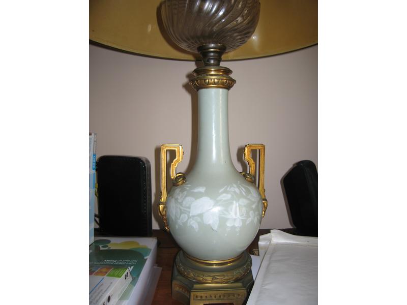 PAIRE DE LAMPES A PETROLE de forme balustre...