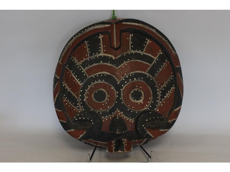 MASQUE AFRICAIN de forme circulaire en bois...