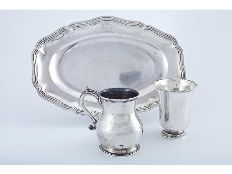 CHOPE en argent, de forme balustre, posant...