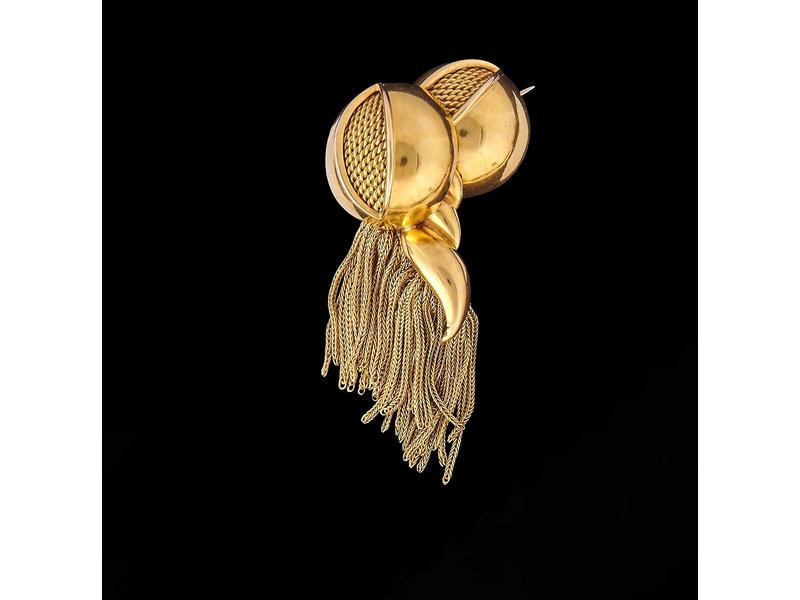 BROCHE en or jaune à motif stylisé de grenades...