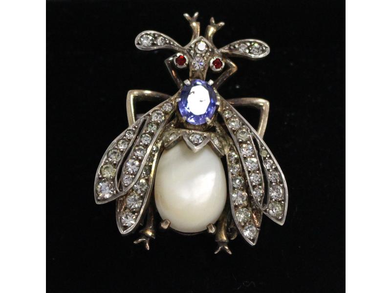 BROCHE en argent (925) en forme de mouche,...