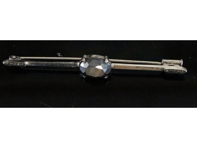 BROCHE en argent sertie d'une pierre ble...