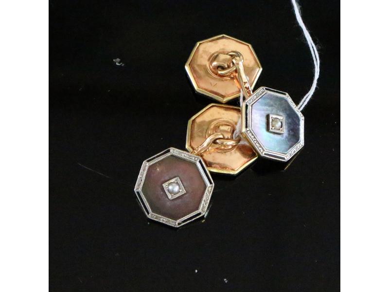 PAIRE DE BOUTONS DE MANCHETTES en or jaune...