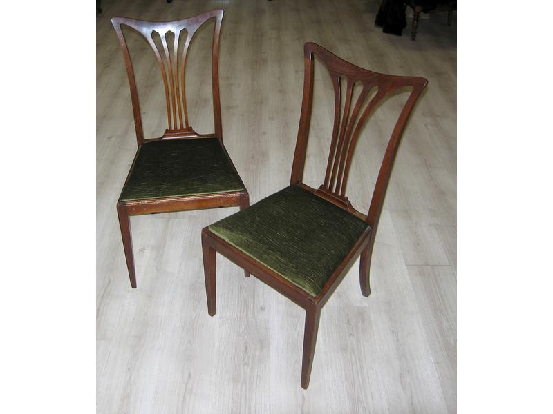 PAIRE DE CHAISES en acajou, haut dossier...