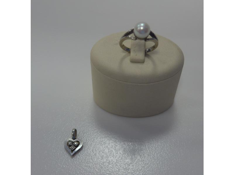 PENDENTIF en forme de coeur en or blanc (750)...