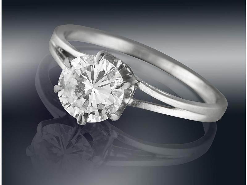 BAGUE solitaire en platine sertie d'un diamant...