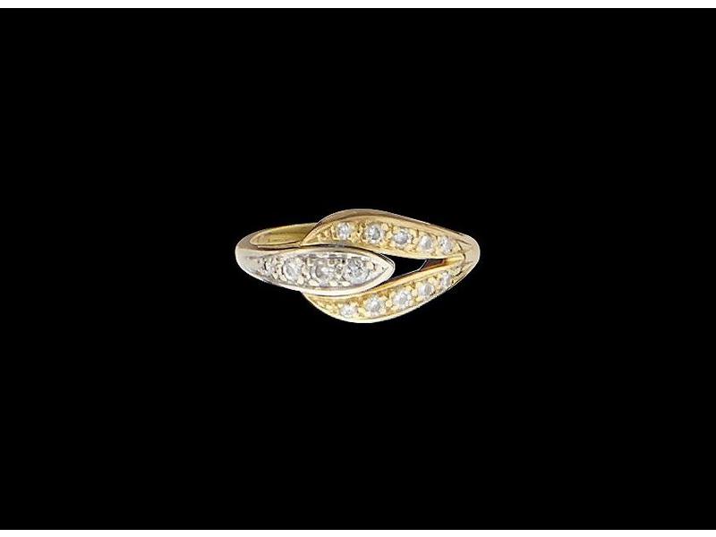 BAGUE en or jaune (750) sertie de brilla...