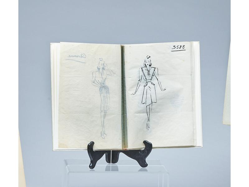 DESSINS de MODE : Un volume in-8 (format...