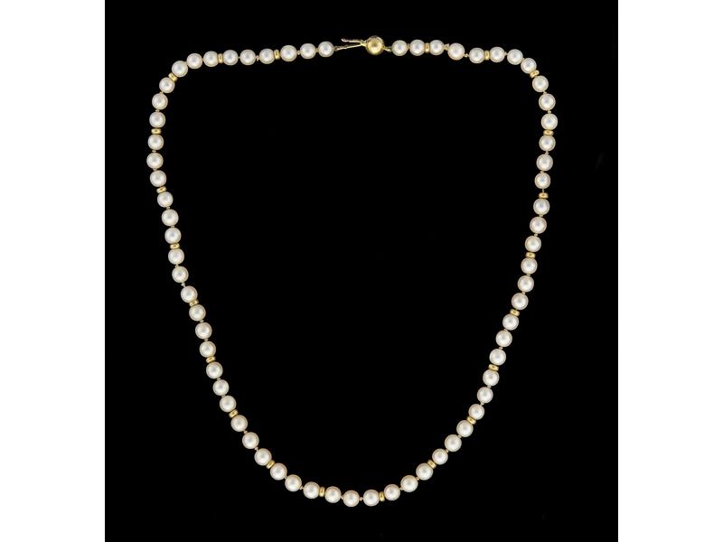 COLLIER DE PERLES ras-de-cou, fermoir et...