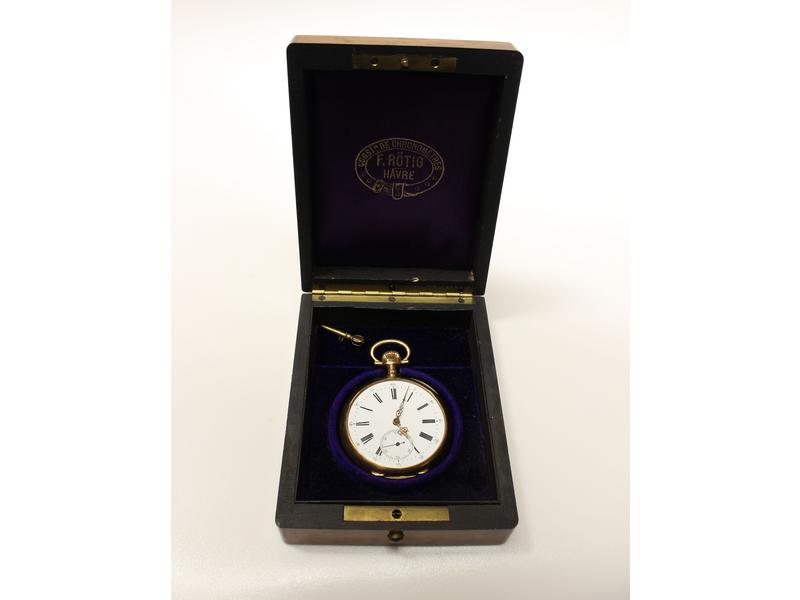 MONTRE DE GOUSSET en or jaune (750), le dos...