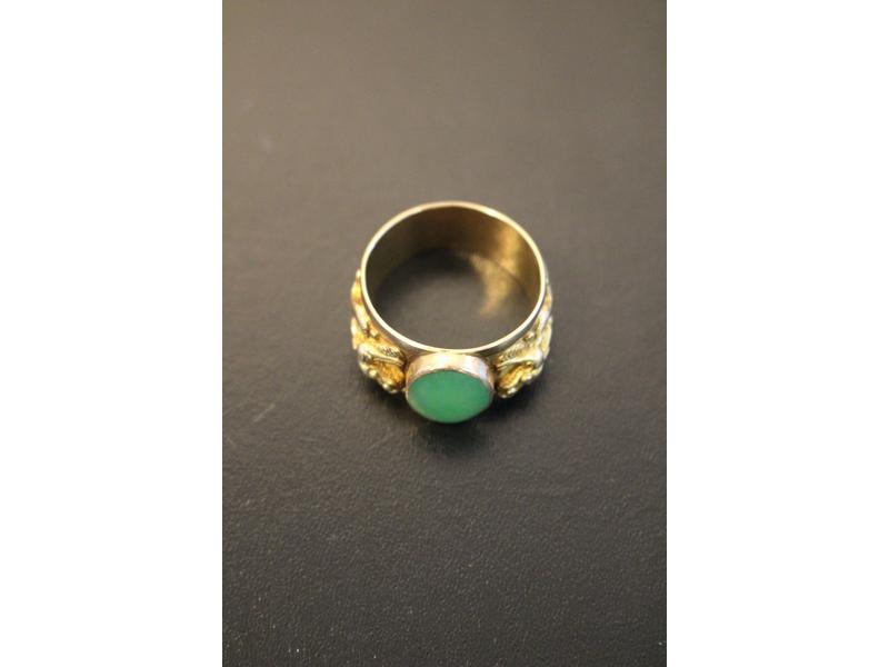 BAGUE chevalière en or  jaune (750) représentant...