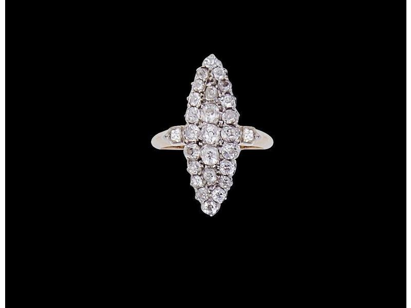BAGUE marquise en or jaune (18K) et platine,...