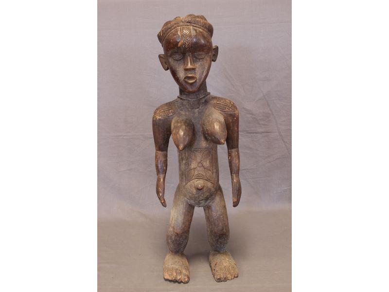 GRANDE STATUETTE FEMININE en bois sculpté...
