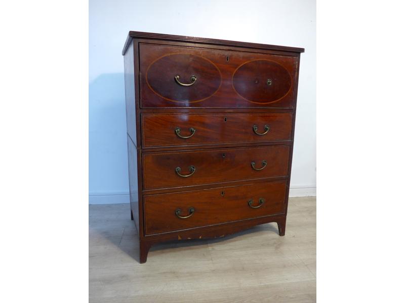 COMMODE rectangulaire en placage d'acajou...