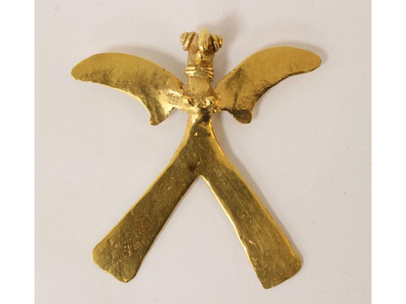 PENDENTIF en or jaune en forme d'aigle aux...