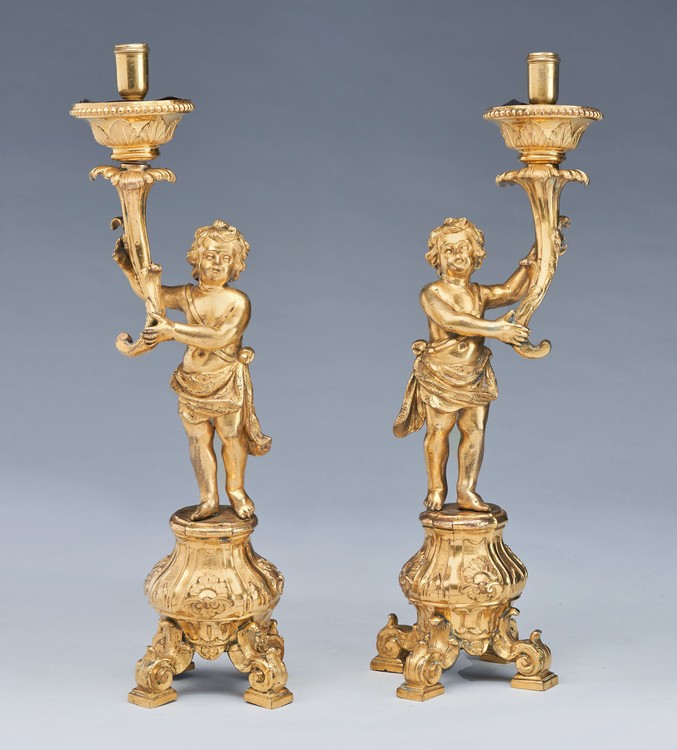 PAIRE DE FLAMBEAUX en bronze et cuivre dorés...