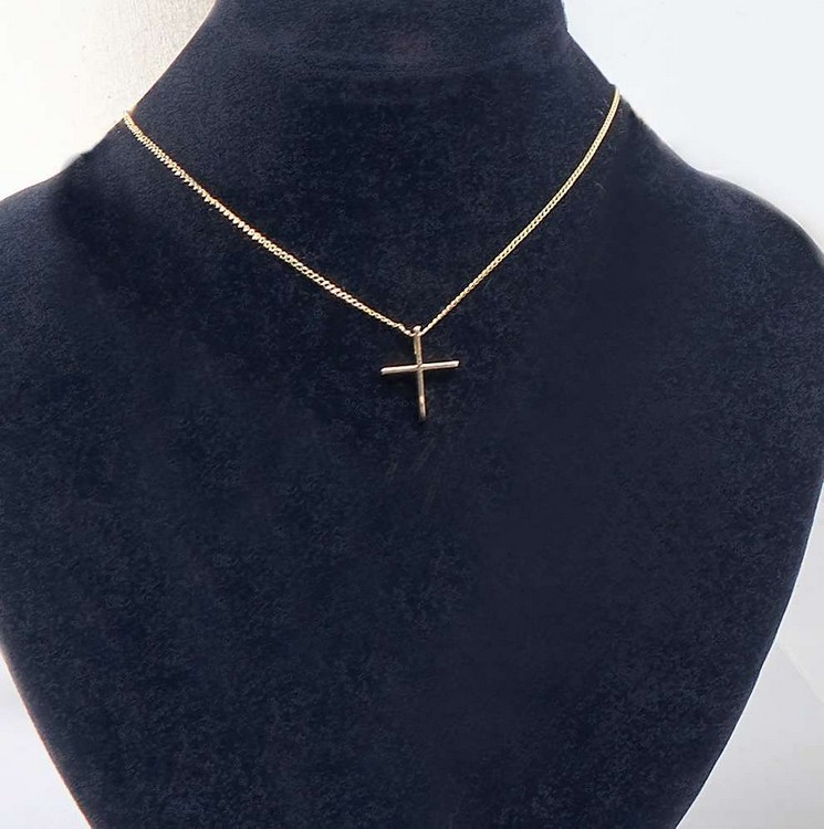 PETIT PENDENTIF CROIX et CHAÎNE en or jaune...