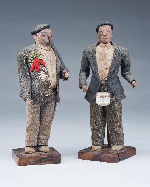 DEUX FIGURINES en tissus et composition représentant...
