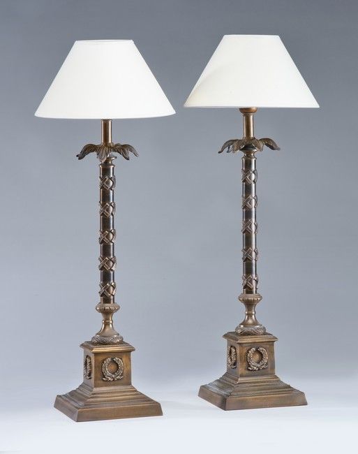 PAIRE DE LAMPES en bronze doré, le fût en...