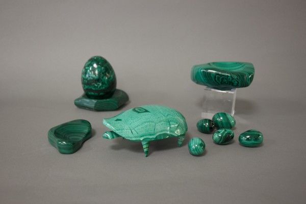 LOT EN MALACHITE comprenant : 3 cendriers,...