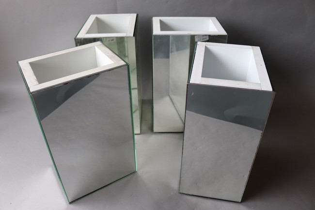 QUATRE CACHE POTS rectangulaires à plaques...