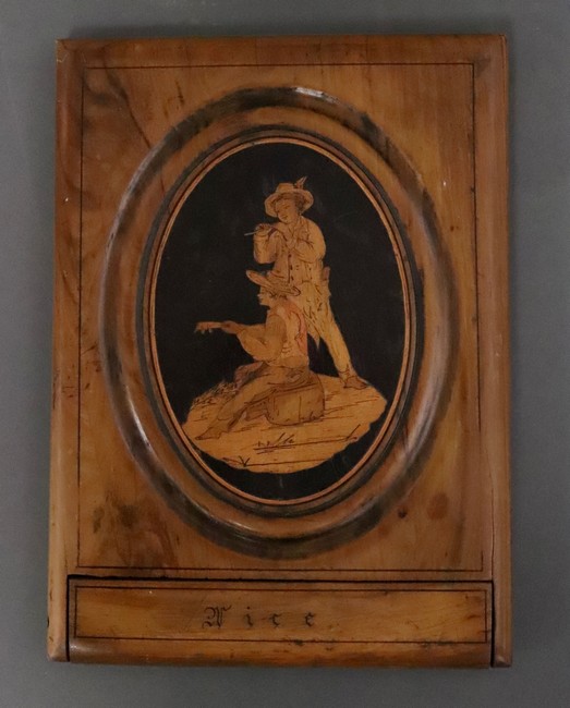 MIROIR de toilette dans un cadre en bois...