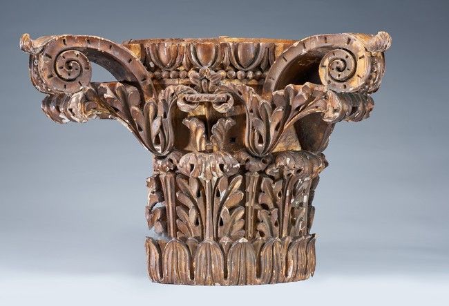 ELEMENT DE CHAPITEAU corinthien en bois sculpté...