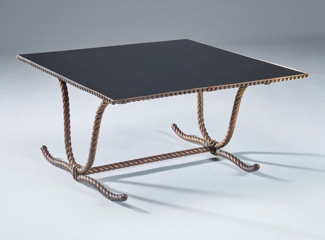 TABLE BASSE en laiton et bronze à piètement...