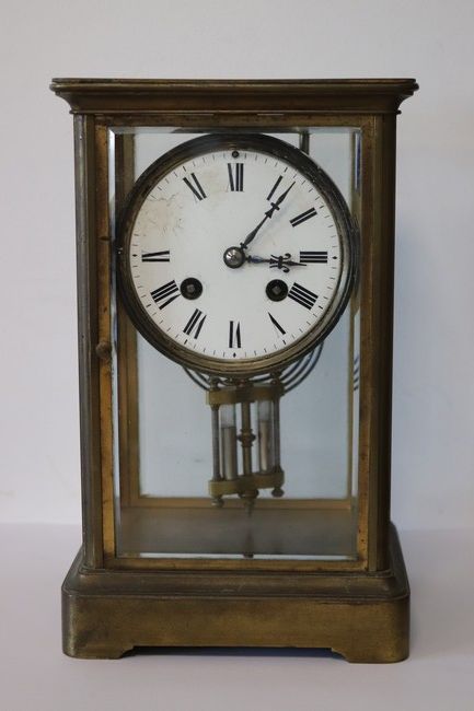 PENDULE cage en bronze et laiton, verres...