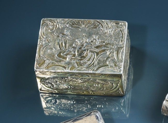 BOÎTE rectangulaire ou TABATIERE, en vermeil,...