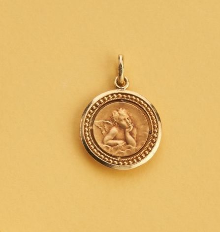 MÉDAILLE de baptême en métal doré à décor...
