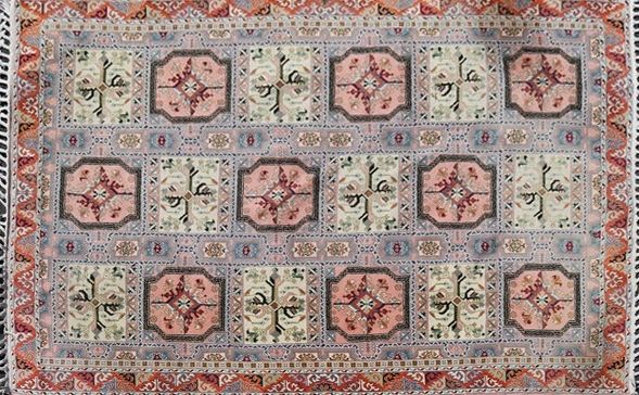 TAPIS en laine polychrome à décor alterné...