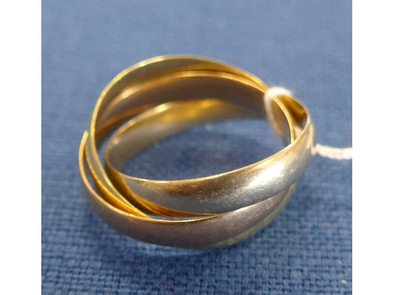 BAGUE TYPE TROIS ORS. TD 59. Poids 8g