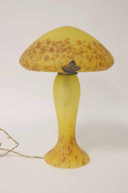 LAMPE CHAMPIGNON en pâte de verre marmoréen...