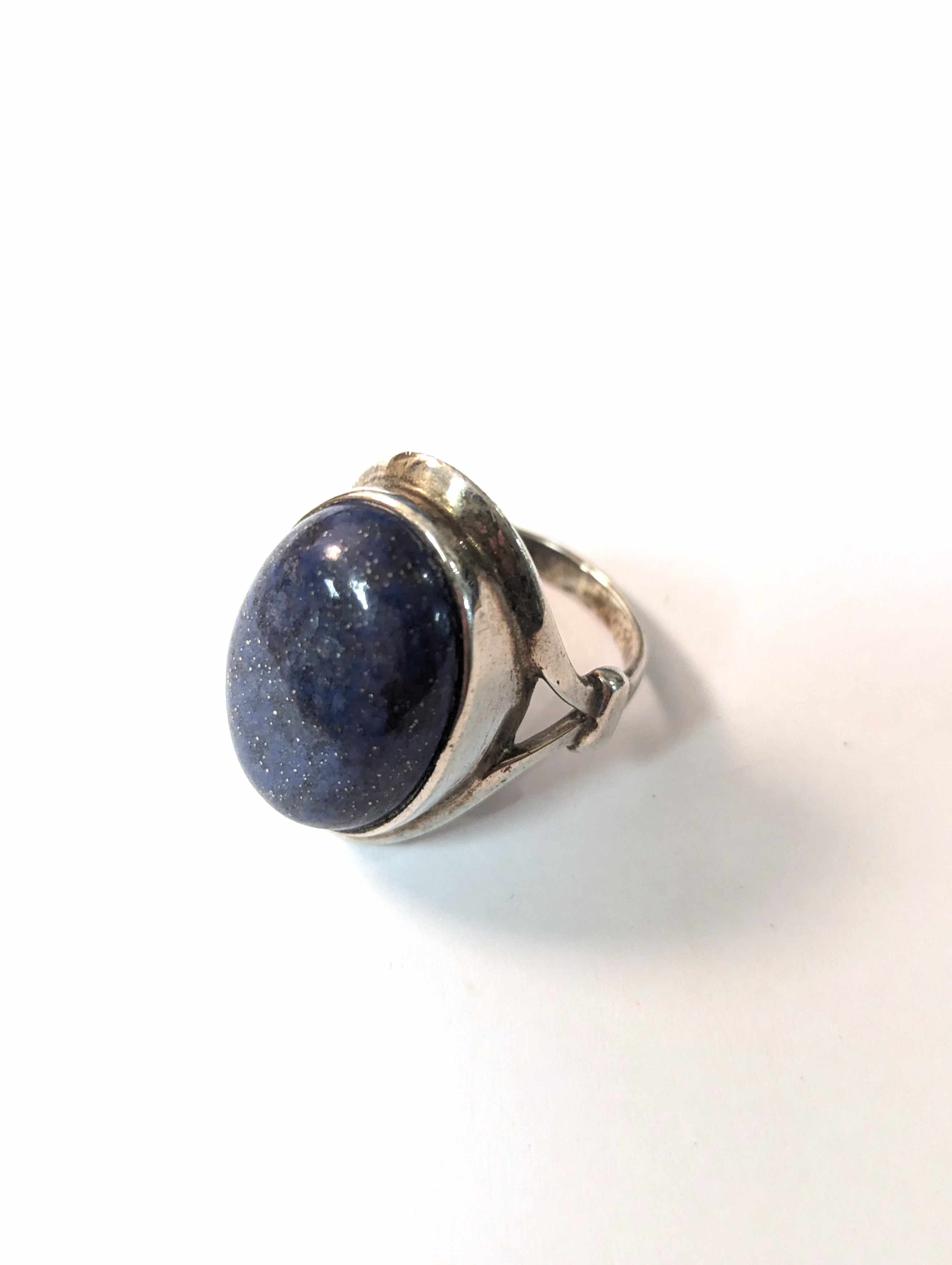 BAGUE en argent (925) sertie d'un cabochon...