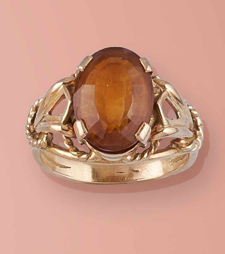 BAGUE en or jaune (750) sertie d'une topaze...