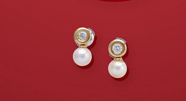 PAIRE DE CLOUS D'OREILLES en or (750) avec...