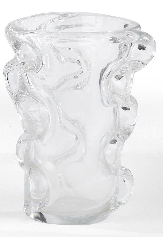 VASE en cristal moulé, évasé, à décor de...