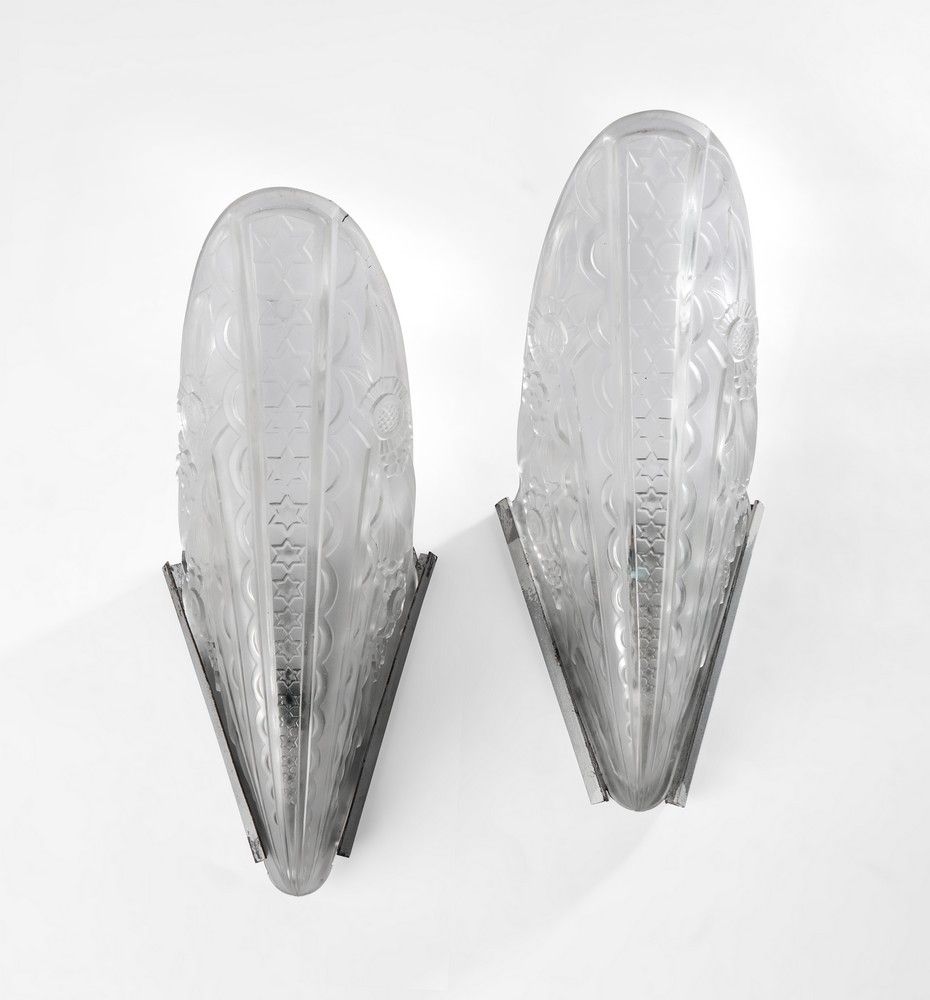 PAIRE D'APPLIQUES de forme cornet, monture...