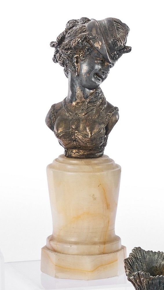 Buste de femme au chapeau