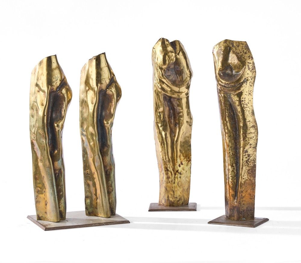 QUATRE SCULPTURES représentant des flammes...