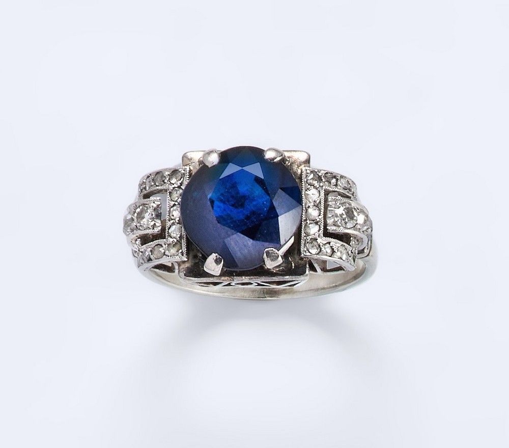 BAGUE en or gris (750) et platine (850) centrée...