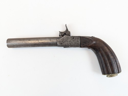 Pistolet à coffre à percussion.