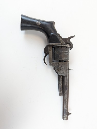 Revolver Système Loron six coups cal. 9mm....