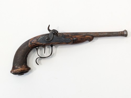 Pistolet à percussion d’officier.