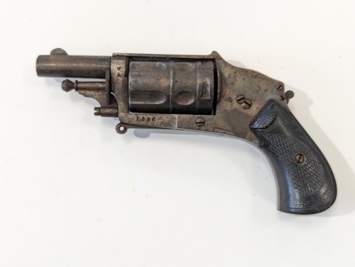 Revolver Hammerless cinq coups, cal. 6mm...