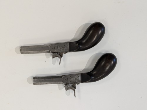Paire de pistolets à coffre à percussion...