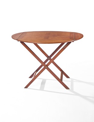 TABLE dite de BATEAU, à plateau ovale en...