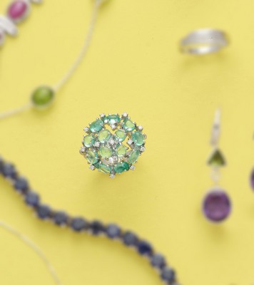 BAGUE ronde en argent (925) ornée d'émeraudes...
