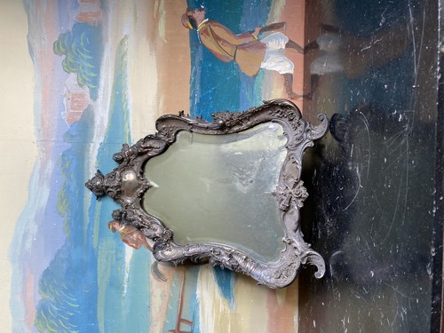 MIROIR de toilette dans un cadre en bronze...